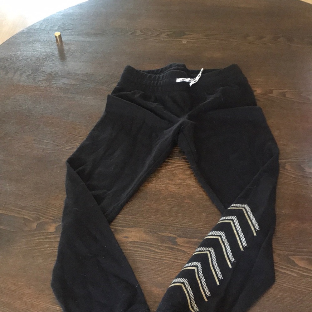 Black sweatpants with pattern